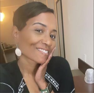 Meet your Posher, Sana